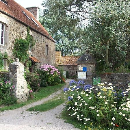 Villa Le P'Tit Hameau De Sey Quettehou Exterior foto