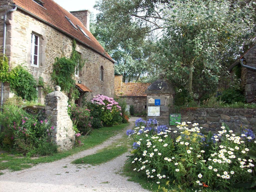 Villa Le P'Tit Hameau De Sey Quettehou Exterior foto